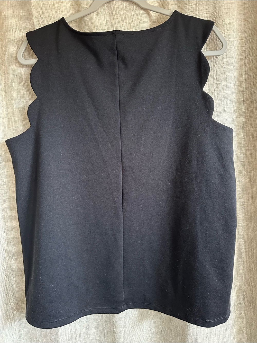 NWOT Ann Taylor Factory Black Scallop-Edge Sleeveless Tank Top | Size L - Picture 2 of 4